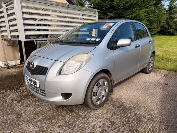 Toyota Yaris Hatchback, Petrol, 2009, Silver