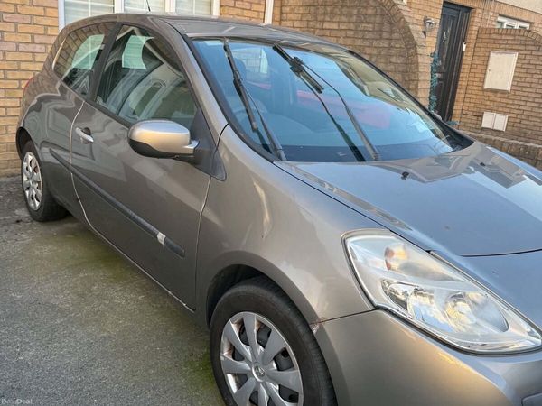 Renault Clio Hatchback, Ethanol Petrol, 2010, Gold