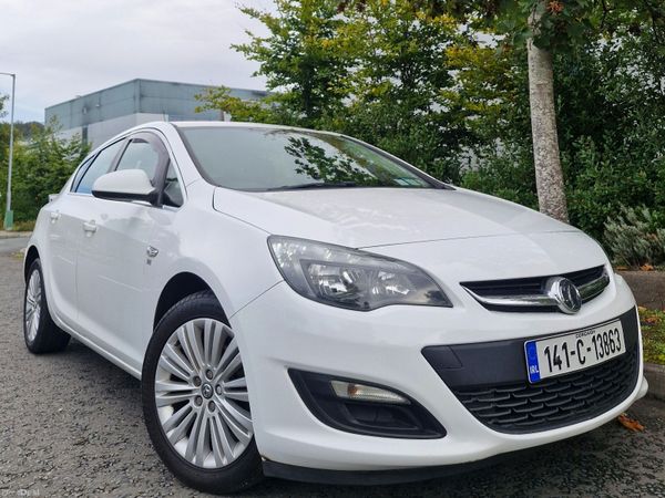 Vauxhall Astra Hatchback, Petrol, 2014, White