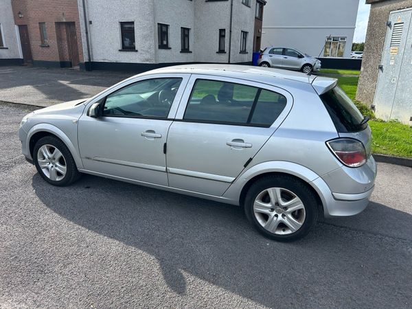 Vauxhall Astra Hatchback, Diesel, 2009, Silver