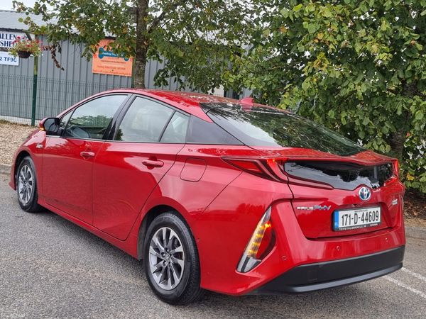 Toyota Prius Hatchback, Petrol Hybrid, 2017, Red