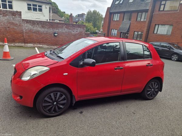 Toyota Yaris Hatchback, Petrol, 2007, Red