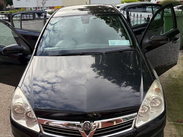 Vauxhall Astra Hatchback, Petrol, 2009, Black