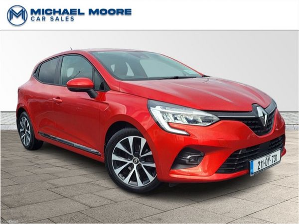 Renault Clio Hatchback, Petrol, 2021, Red
