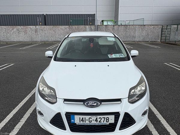 Ford Focus Hatchback, Petrol, 2014, White