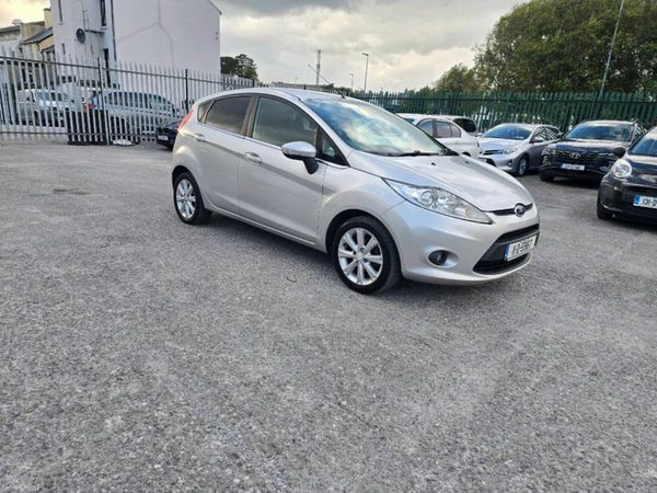 Ford Fiesta Hatchback, Petrol, 2011, Silver