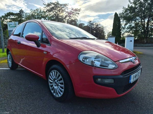 Fiat Punto Hatchback, Petrol, 2011, Red