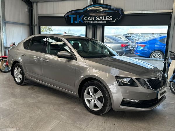 Skoda Octavia Hatchback, Diesel, 2019, Beige