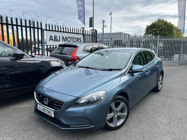 Volvo V40 Hatchback, Petrol, 2015, Blue