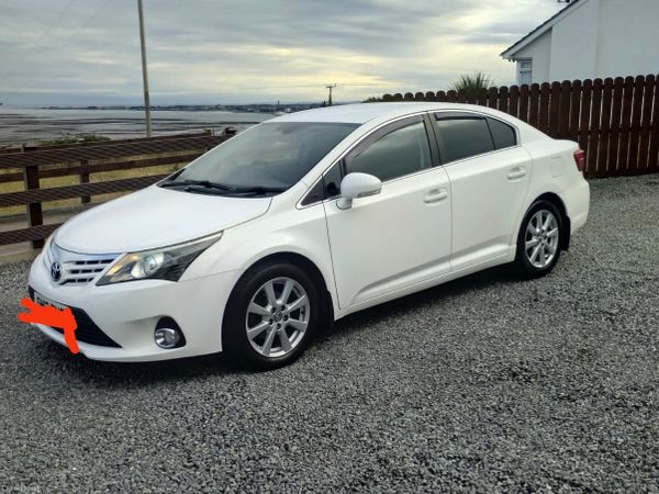 Toyota Avensis Saloon, Diesel, 2012, White