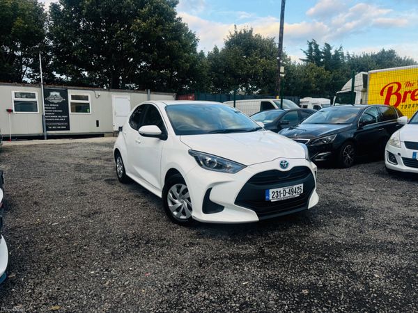 Toyota Yaris Hatchback, Petrol Hybrid, 2023, White