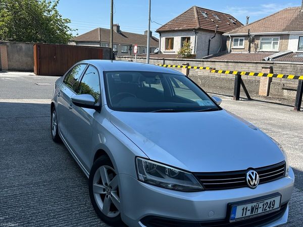 Volkswagen Jetta Saloon, Diesel, 2011, Silver