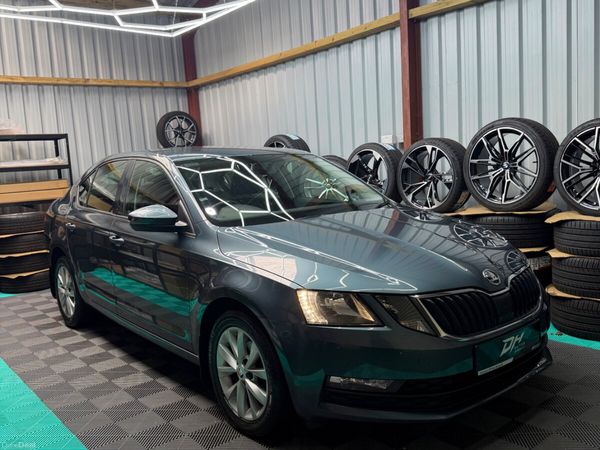 Skoda Octavia Saloon, Diesel, 2019, Grey