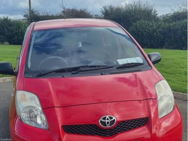Toyota Yaris Hatchback, Petrol, 2011, Red