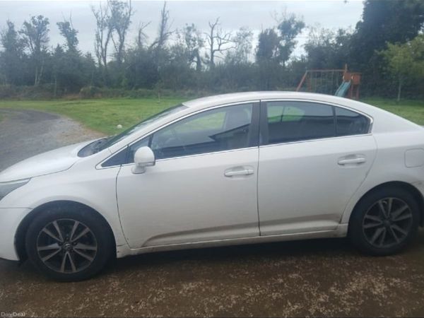 Toyota Avensis Saloon, Diesel, 2013, White