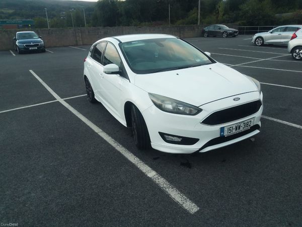 Ford Focus Hatchback, Petrol, 2015, White