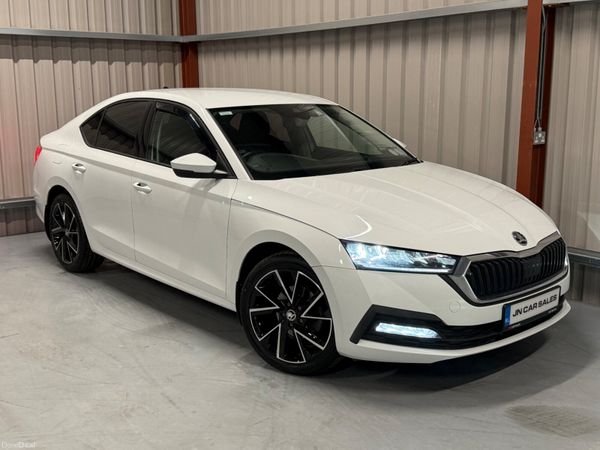 Skoda Octavia Saloon, Diesel, 2021, White