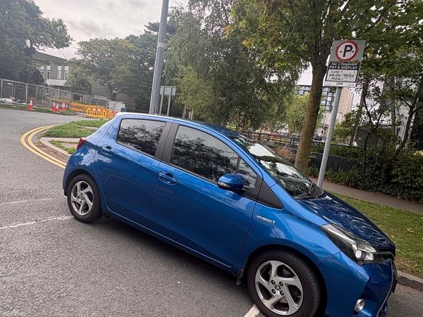 Toyota Yaris Hatchback, Petrol Hybrid, 2016, Blue