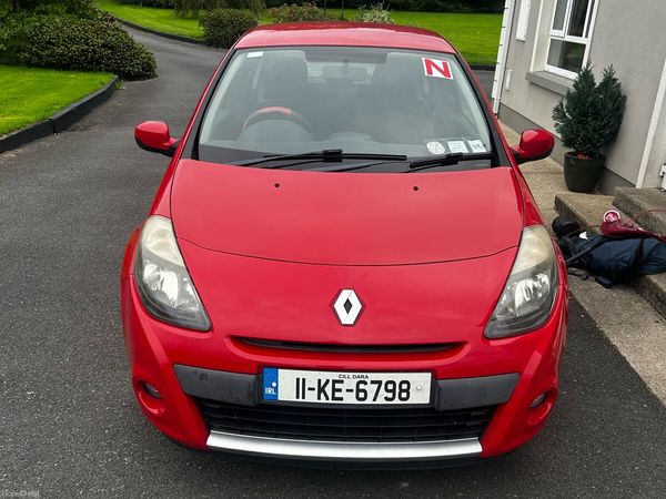 Renault Clio Hatchback, Petrol, 2011, Red