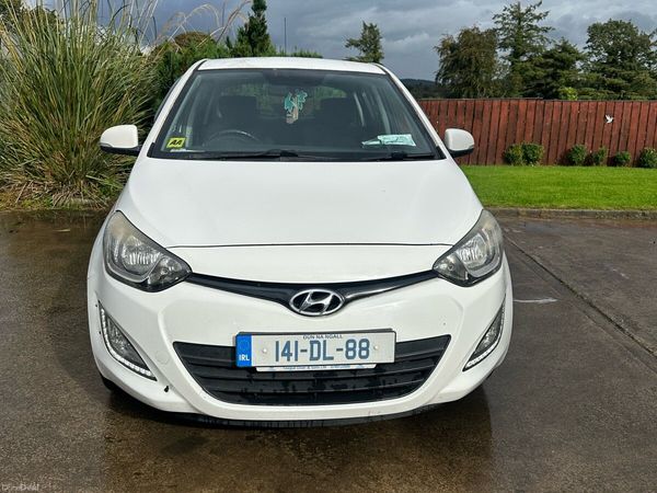 Hyundai i20 Hatchback, Petrol, 2014, White