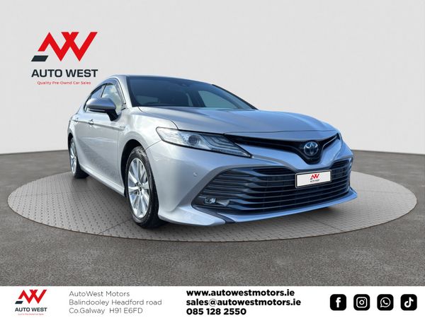 Toyota Camry Saloon, Petrol Hybrid, 2019, Silver