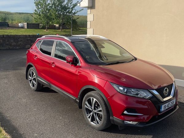 Nissan Qashqai MPV, Diesel, 2019, Red