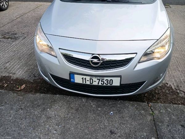 Opel Astra Hatchback, Diesel, 2011, Silver