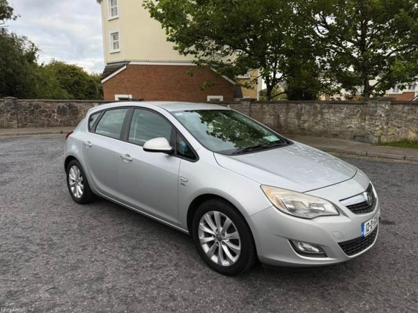 Vauxhall Astra Hatchback, Diesel, 2012, Silver