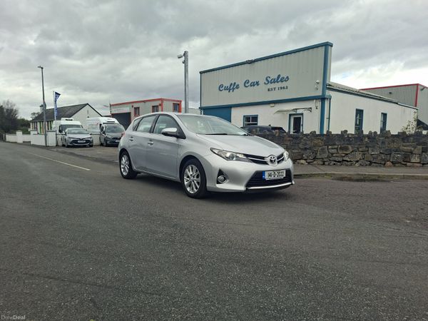 Toyota Auris Hatchback, Diesel, 2014, Silver