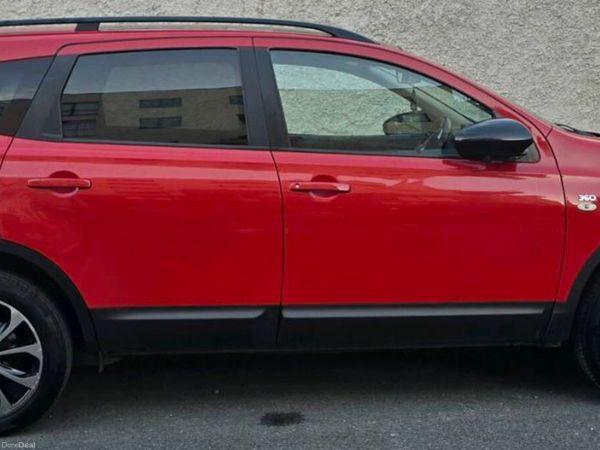 Nissan Qashqai+2 MPV, Diesel, 2014, Red