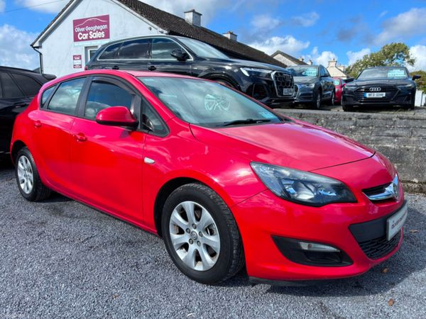 Opel Astra Hatchback, Diesel, 2013, Red