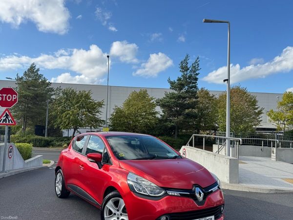 Renault Clio Hatchback, Petrol, 2014, Red