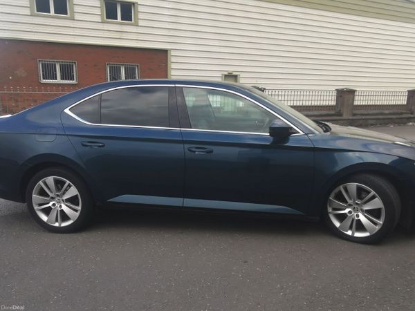 Skoda Superb Hatchback, Diesel, 2017, Blue