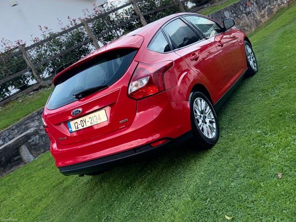 Ford Focus Hatchback, Diesel, 2012, Red