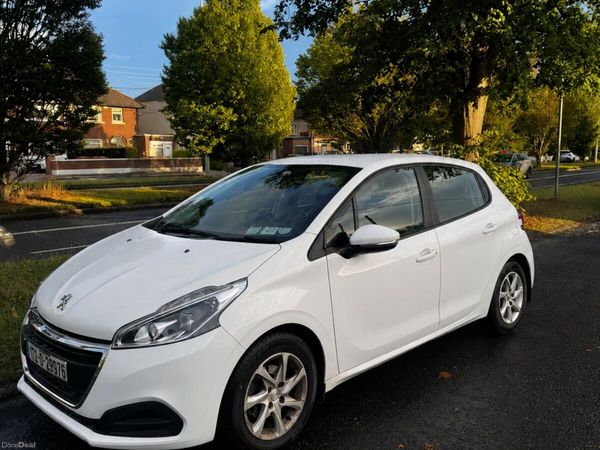 Peugeot 208 Hatchback, Diesel, 2017, White