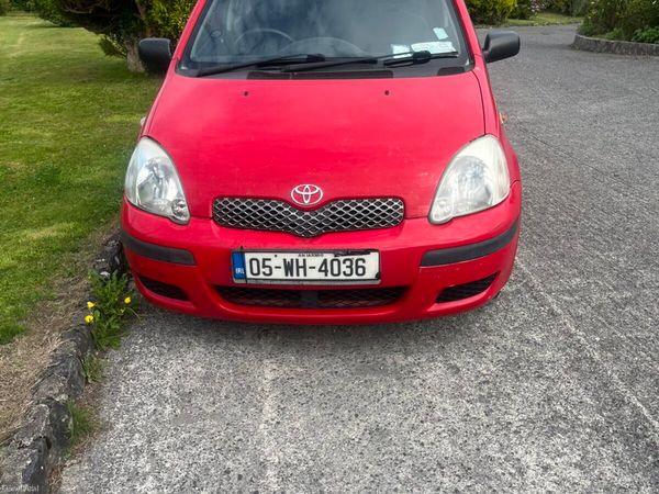 Toyota Yaris Hatchback, Petrol, 2005, Red