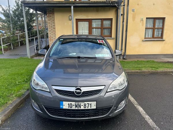 Opel Astra Hatchback, Diesel, 2010, Grey