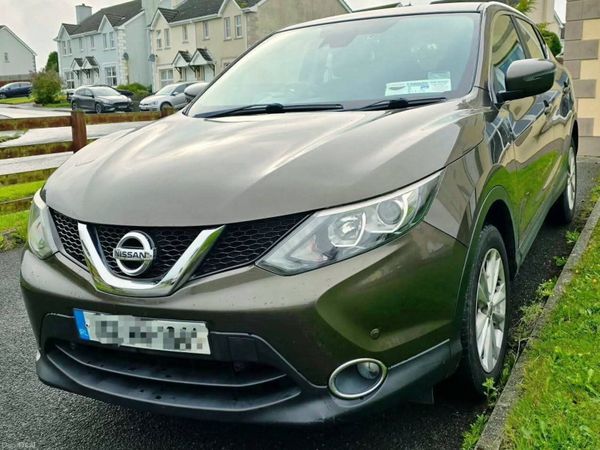 Nissan Qashqai Hatchback, Diesel, 2014, Beige