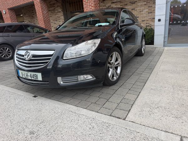 Vauxhall Insignia Hatchback, Diesel, 2011, Black