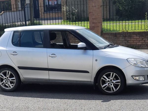 Skoda Fabia Hatchback, Petrol, 2012, Silver