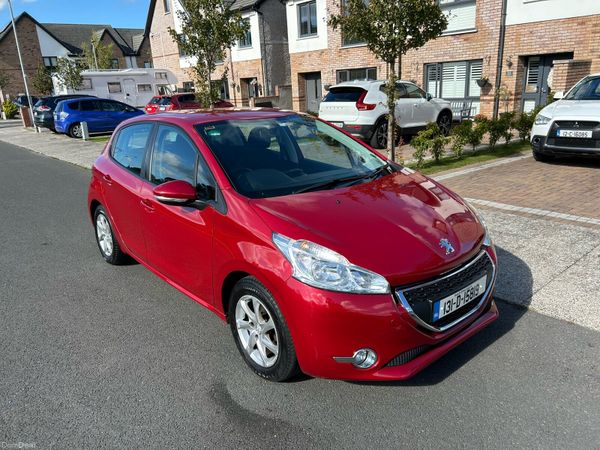 Peugeot 208 Hatchback, Petrol, 2013, Red