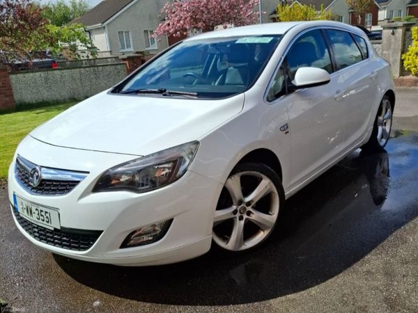 Vauxhall Astra Hatchback, Petrol, 2011, White