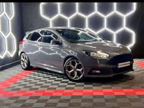 Ford Focus Hatchback, Diesel, 2016, Grey