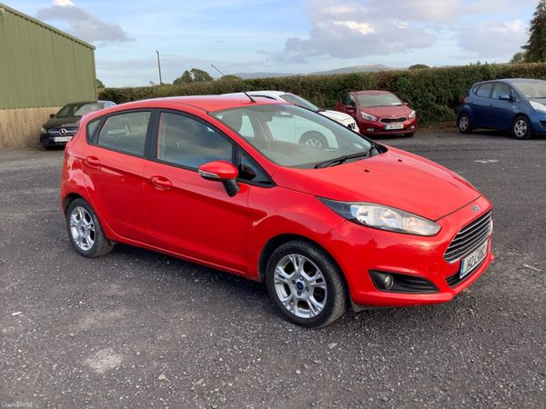 Ford Fiesta Hatchback, Petrol, 2014, Red