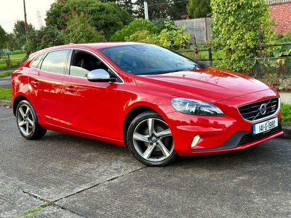 Volvo V40 Hatchback, Diesel, 2014, Red