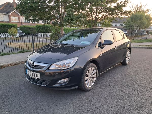 Opel Astra MPV, Petrol, 2012, Black