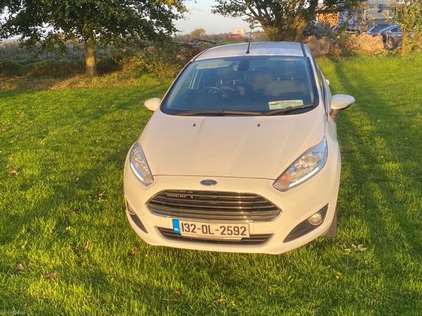 Ford Fiesta Hatchback, Petrol, 2013, White