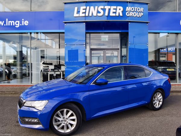 Skoda Superb Hatchback, Petrol Plug-in Hybrid, 2023, Blue