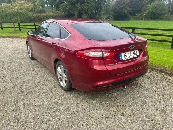 Ford Mondeo Hatchback, Diesel, 2018, Red