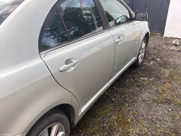 Toyota Avensis Saloon, Petrol, 2003, Silver
